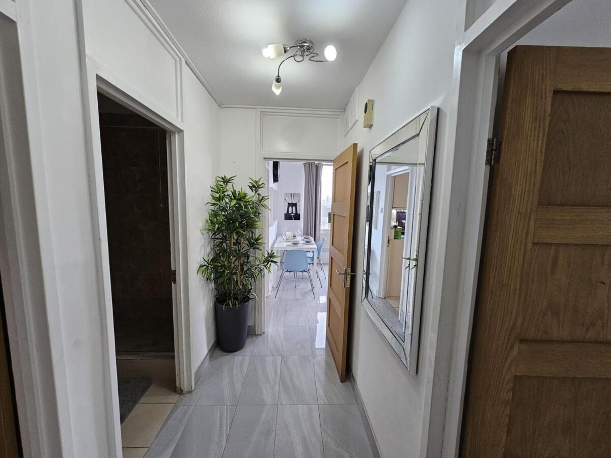 Appartement Spacious 3 Bedroom Flat At 45 Landward Court ,london W1h 5hb Londen